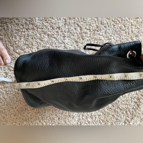 MICHAEL KORS Soft Leather black bucket purse with shoulder strap - Picture 13 of 14